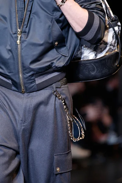 Look 60